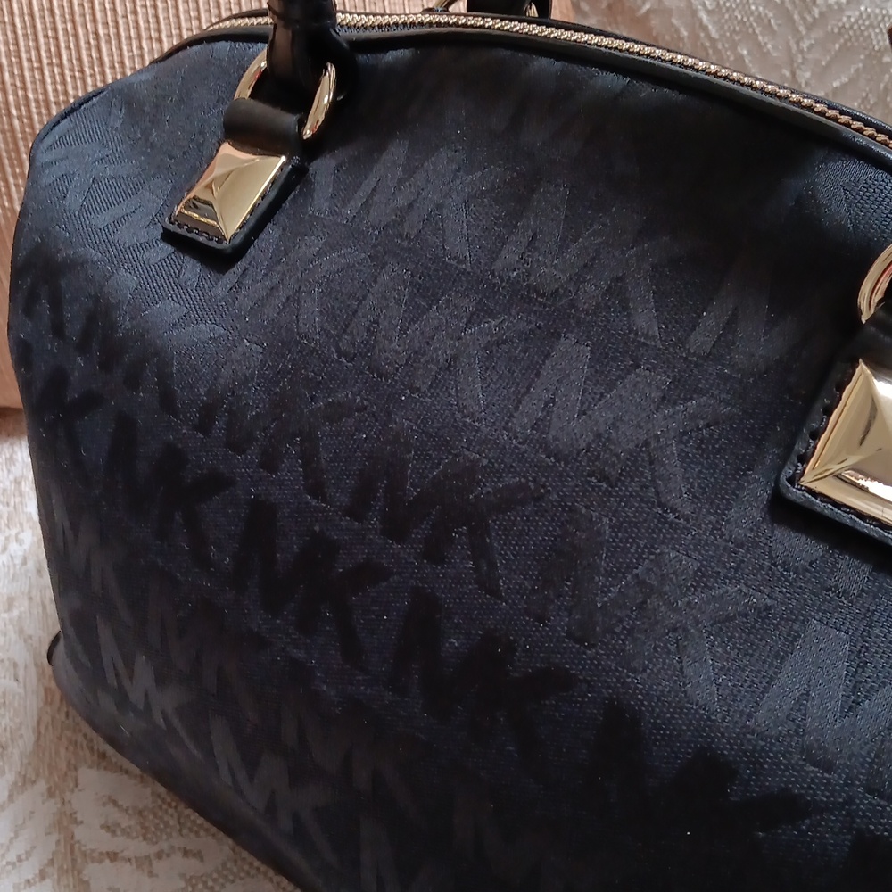 MICHAEL KORS HANDBAG - Picture 2 of 9